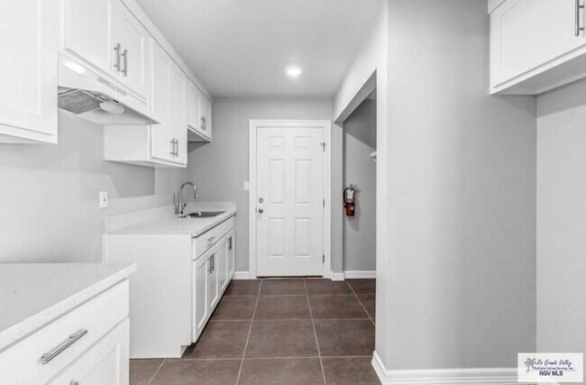 Foto del edificio - 2128 Norfolk Dr