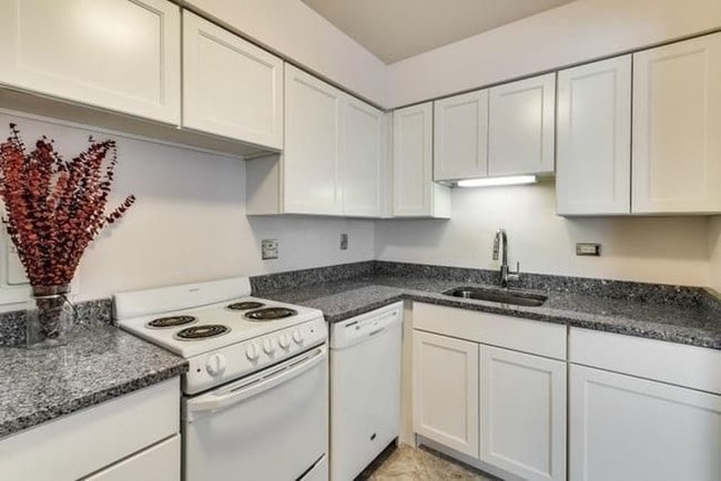 Building Photo - 420 W Aldine Ave