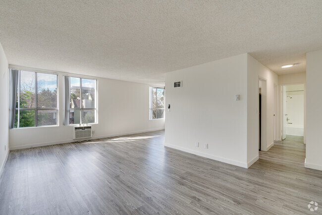 1BR, 1BA - 750SF - 526 Ardmore