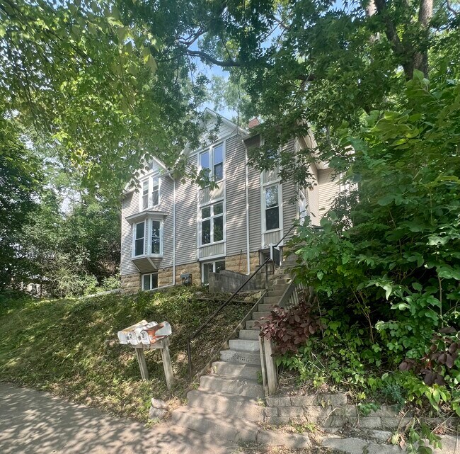 Building Photo - 119 S 6th St