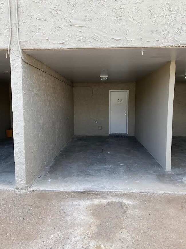 Cochera - 805 Mormon Pl