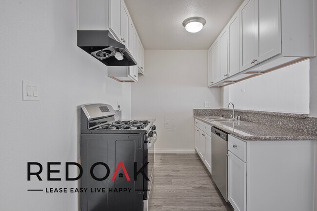 Foto del edificio - Beautiful One Bedroom Drenched in Natural ...