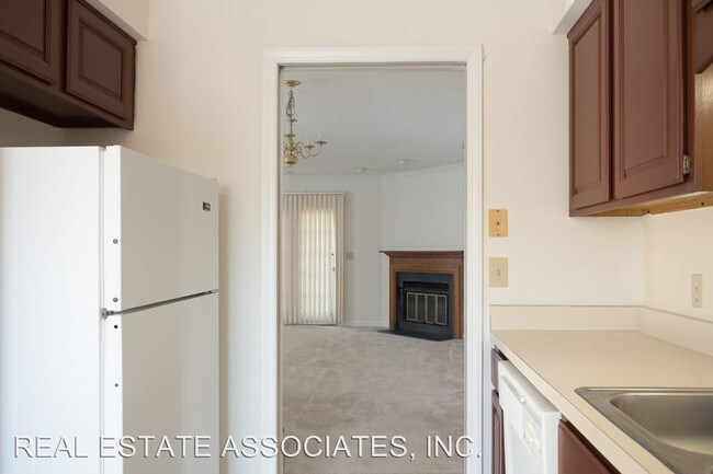 Building Photo - 2 br, 2.5 bath House - 3109 Coachman's Way