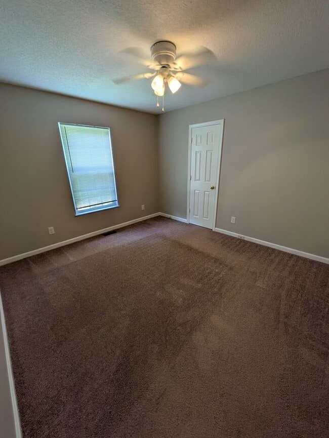 Building Photo - 3BD/2BA Unit in Hickory