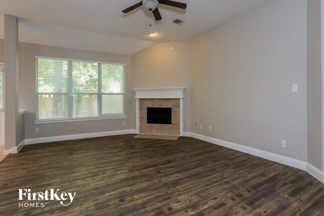 Building Photo - 18414 Bluff View Dr