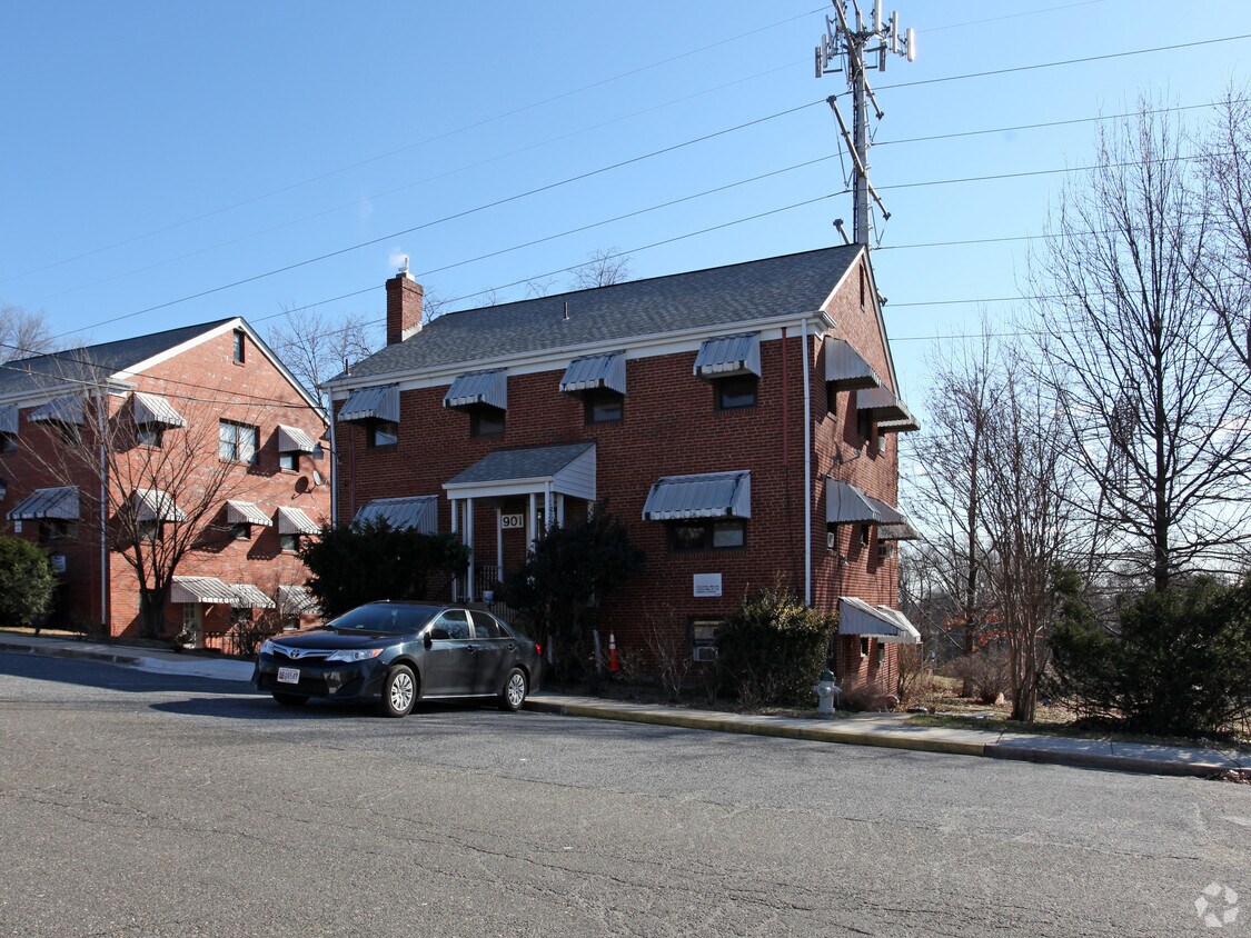 Primary Photo - 901 Fairview Ave