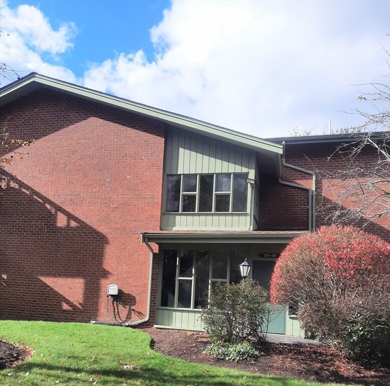 Primary Photo - 30 Edgewood Ln