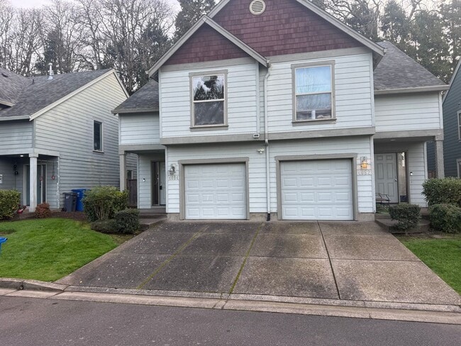 Building Photo - Inviting 3-Bedroom Townhome in Hayesville – Spacious & Well-Equipped