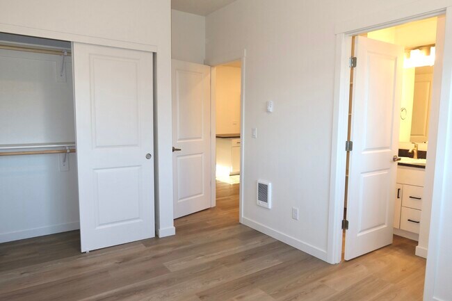 Dormitorio de 2 dormitorios y 2 baños - Magnolia 98