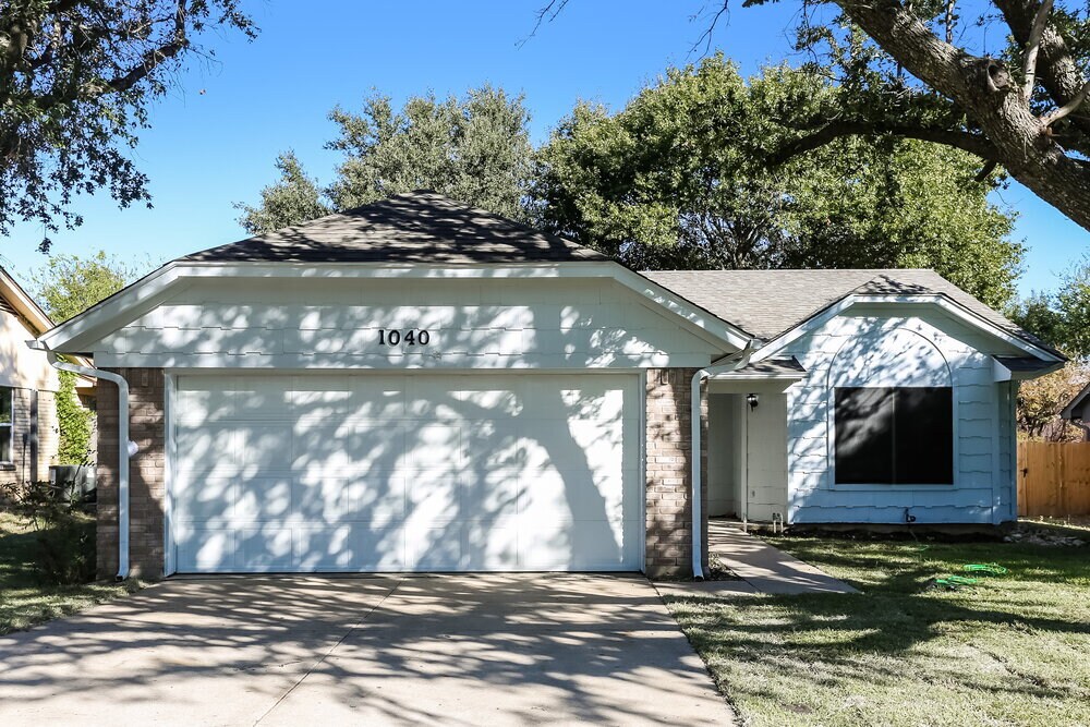 Primary Photo - 1040 W Hills Terrace