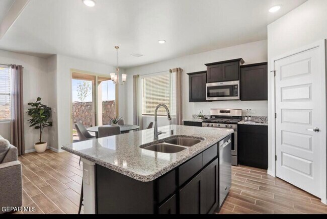 Foto del edificio - 253 Adamtowne Dr