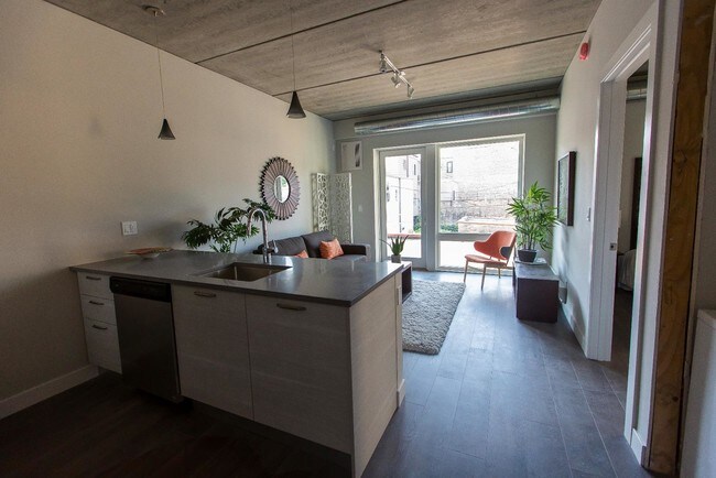 Building Photo - 1 bedroom in Chicago IL 60625