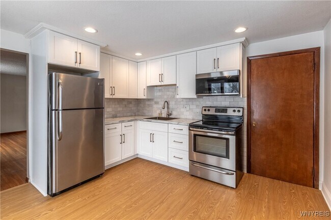 Foto del edificio - 194 Boncroft Dr