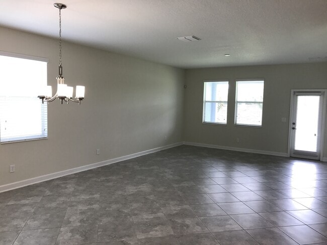 Foto del edificio - Just Listed! Newer 4/3 Home at The Oaks in...