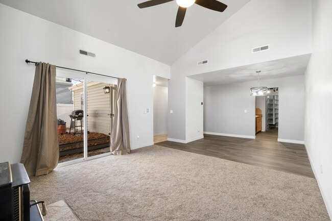 Building Photo - 60 Millpond Dr