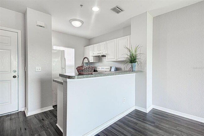 Foto del edificio - 2120 Heron Lake Dr