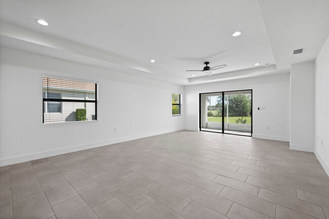 Foto del edificio - NEW VILLA HOME on the Golf Course