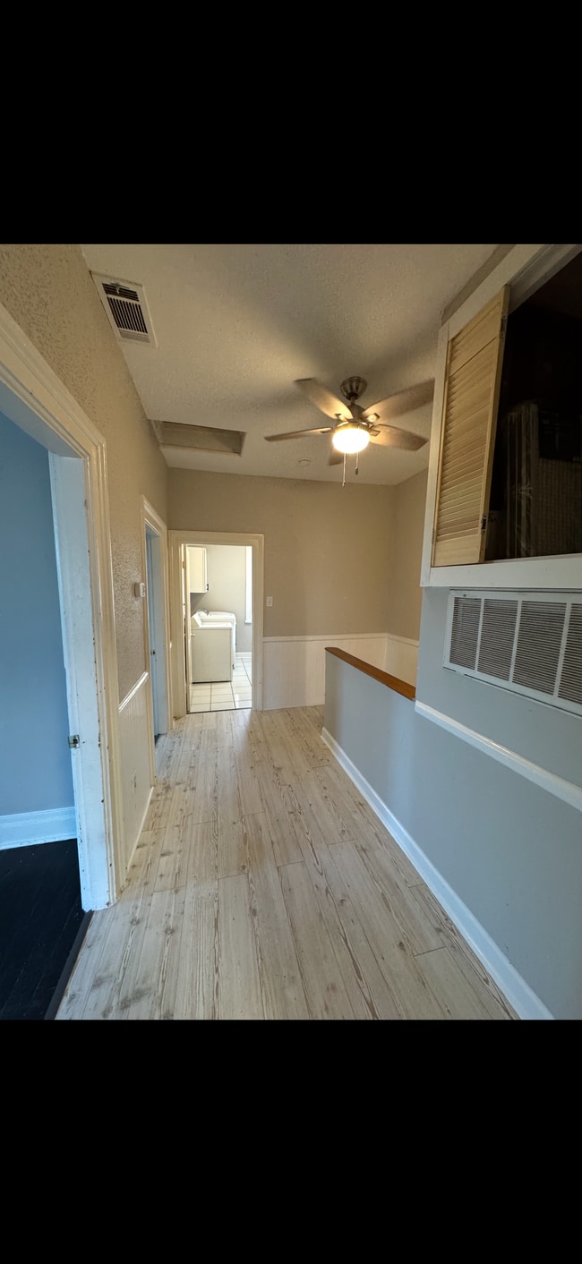 Building Photo - 421 E Anderson St