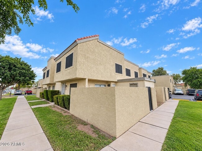 Building Photo - 5934 N 48th Ln