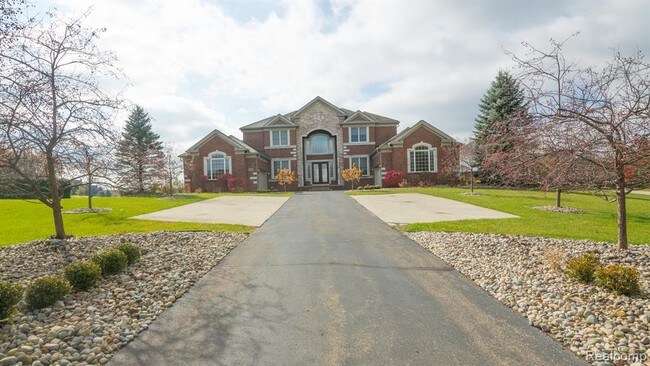 Building Photo - 3742 N Shoreline Dr