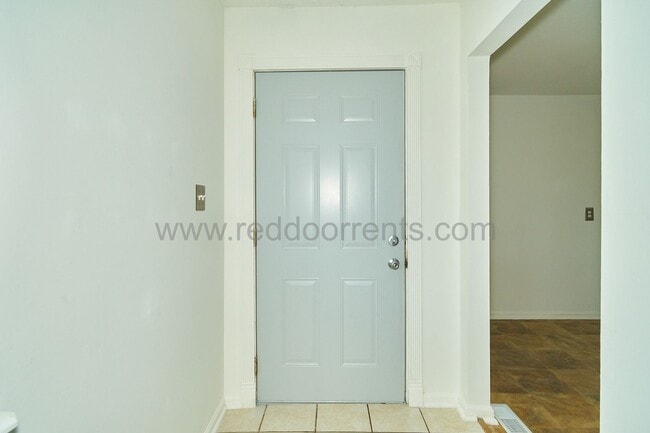 Building Photo - 5422 Greenfield Ave