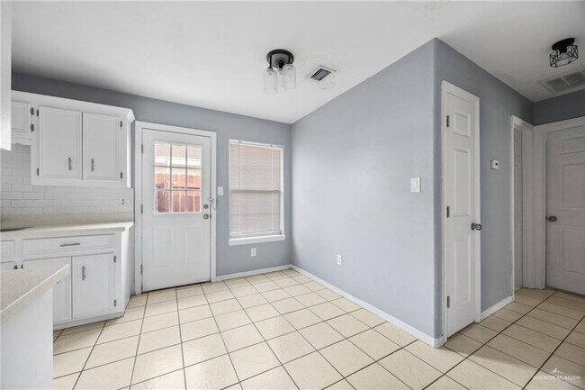 Foto del edificio - 24 Erica