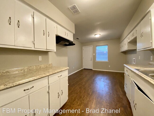 Building Photo - 1509 S Hall St