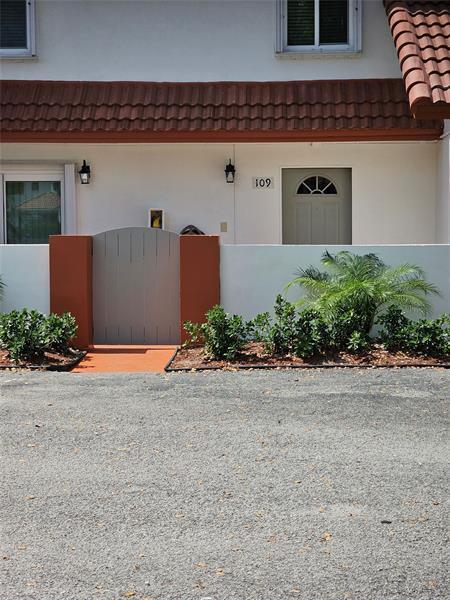 Building Photo - 3200 Coral Springs Dr