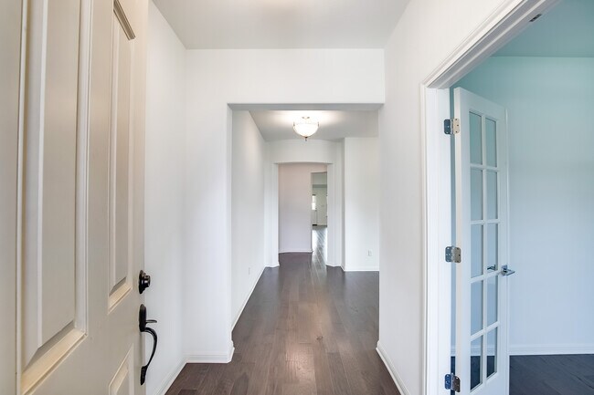 Building Photo - 105 Meadow Wood Cv