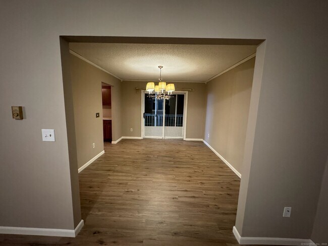 Building Photo - 48 Hidden Pond Dr