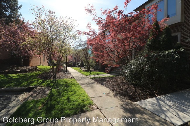 Building Photo - 10703 Gloxinia Dr