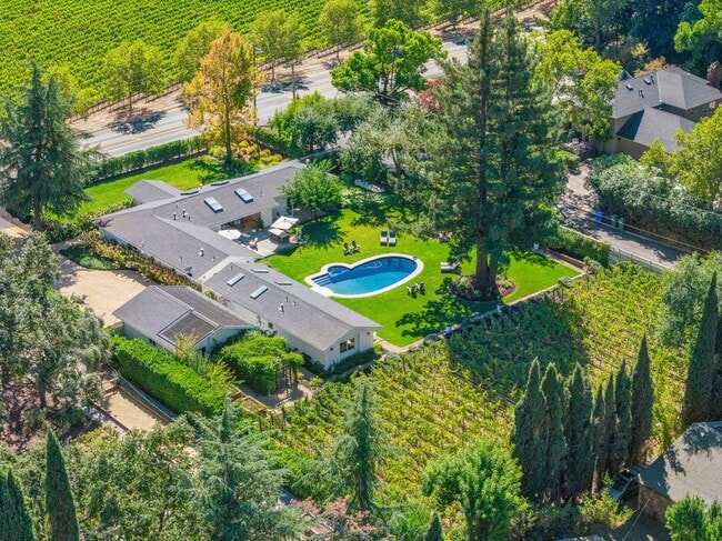 Building Photo - 760 Zinfandel Ln