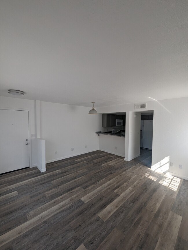 Living/Dining area - 3074 Sir Hamilton Cir