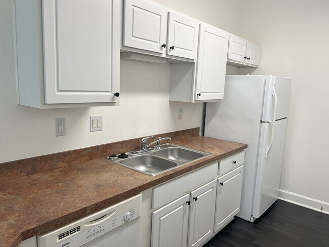 Building Photo - 3 BEDROOM, 1ST FLOOR CONDO IN CAROLINA FOREST!