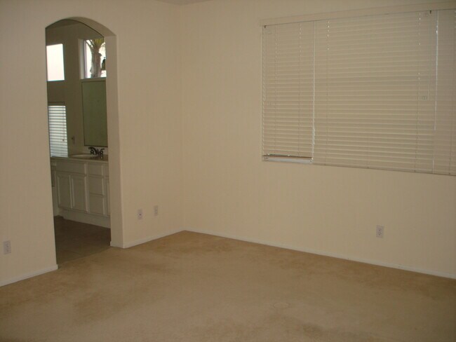 Foto del edificio - Amazing 4 bedroom home in gated community near highly rated schools and beach