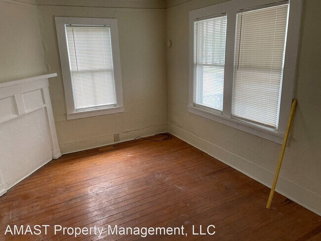 Building Photo - 4 br, 2 bath House - 515 N 10th St.