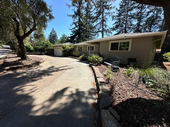 Building Photo - Charming 4-Bedroom Home in a Beautiful Pri...