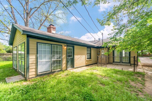 Foto del edificio - 973 Parkwood Ct