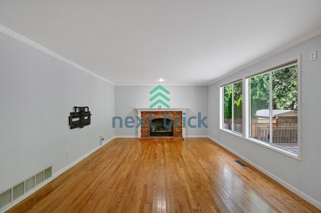 Foto del edificio - "Spacious 4-Bedroom Retreat with 2.5 Baths in Charming Sammamish Setting"