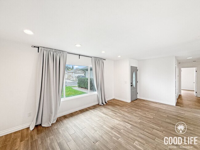 Building Photo - Amazing 4 Bedroom Home with Attached Garage and Updates Throughout!