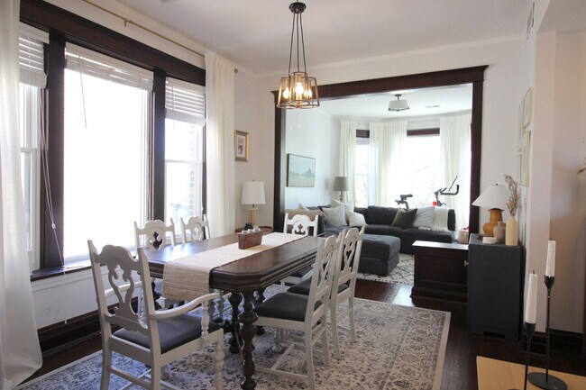 Foto del edificio - 2502 N Ridgeway Ave