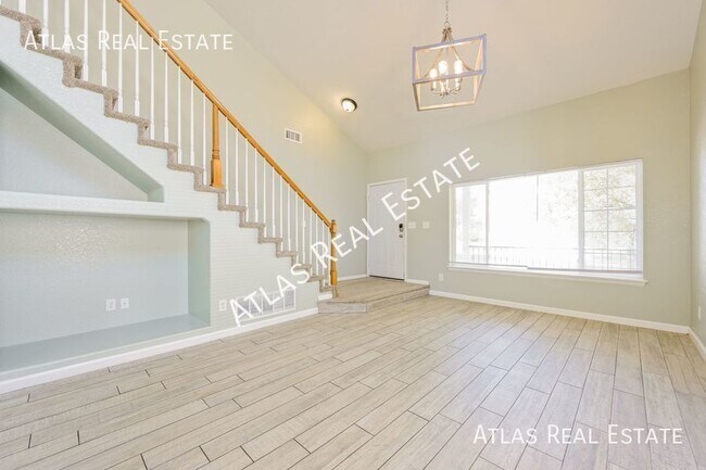 Building Photo - Beautiful 3-bedroom, 4-bathroom gem!
