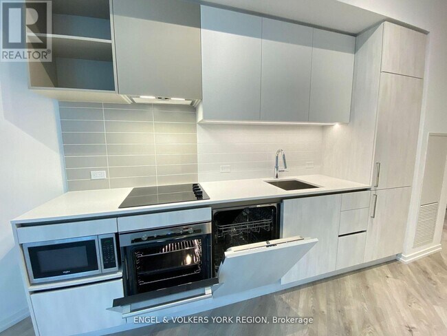 Photo du bâtiment - 1000 Portage Pkwy