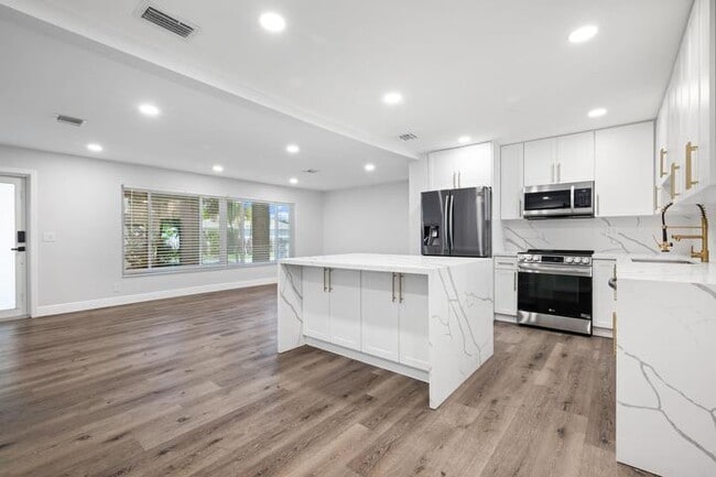 Foto del edificio - 2298 NE 4th Ave