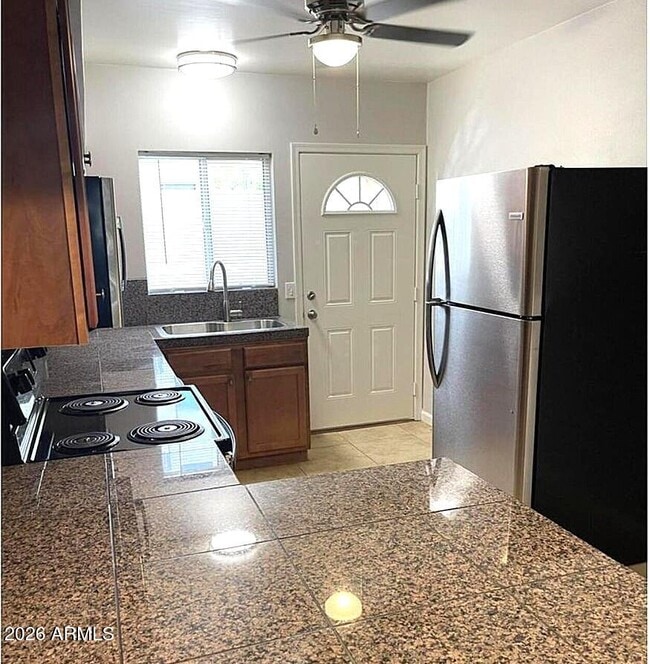 Foto del edificio - 6804 E 2nd St