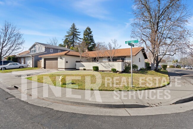 Building Photo - Stunning Remodeled Roseville Home on corne...