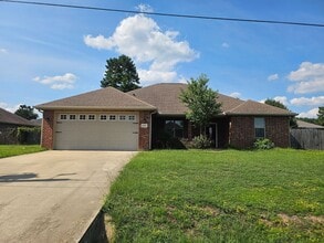 Building Photo - 1005 Sherry Ln