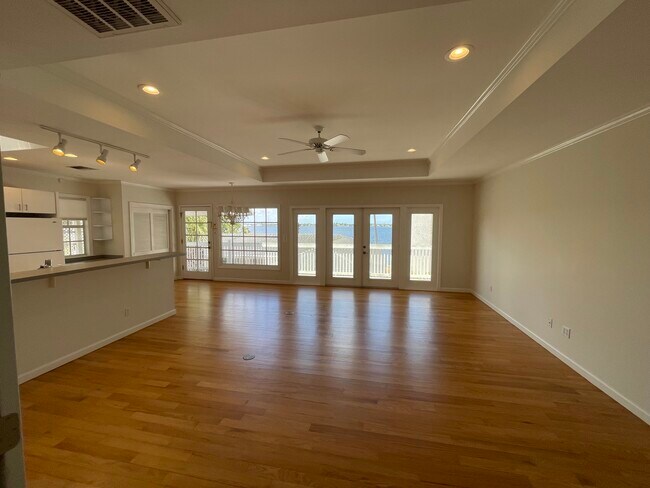 Building Photo - 301 SE Osceola St