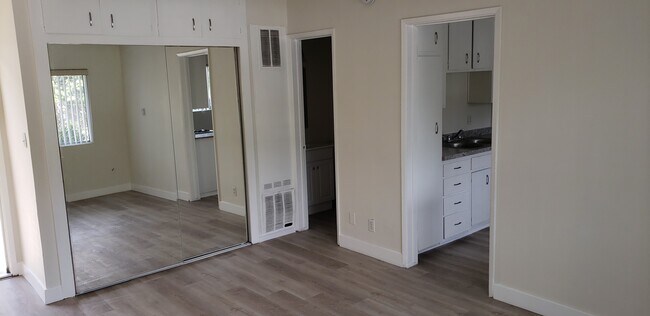 Foto del edificio - 7131 Bellaire Ave