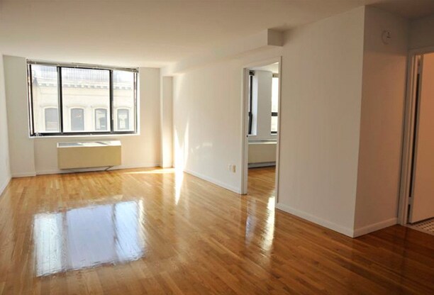 Primary Photo - 141 Reade St